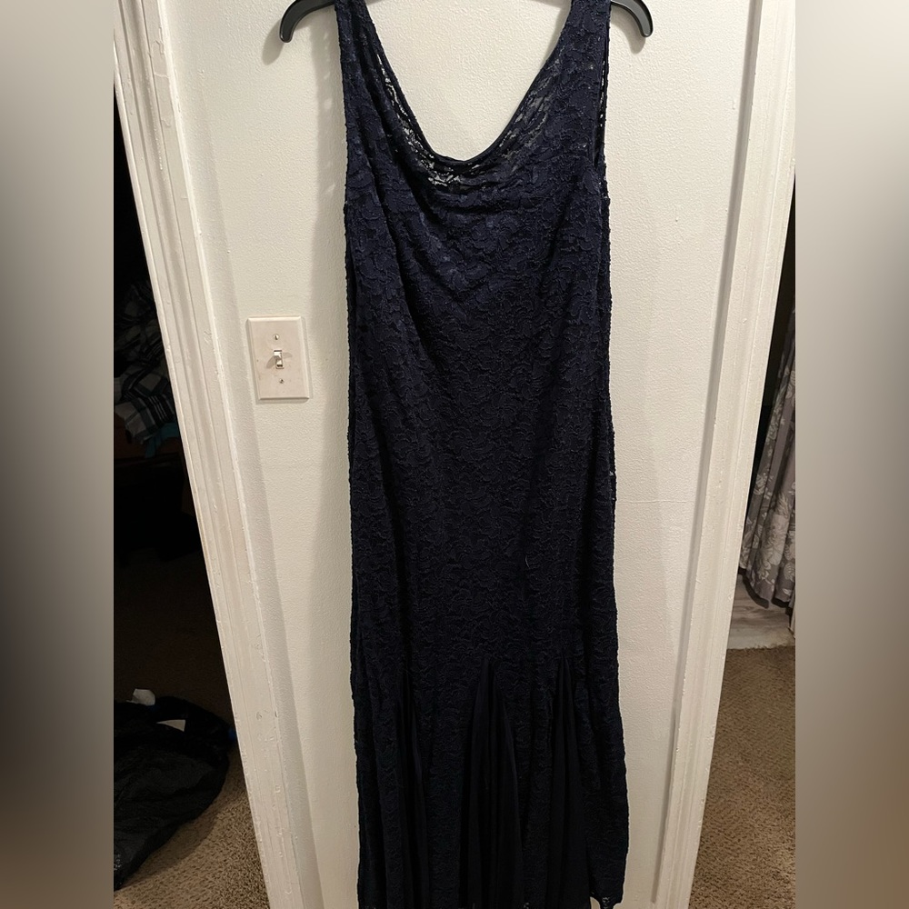 Women’s size 13/14 dress. Never worn. No tags. Ball gown length.